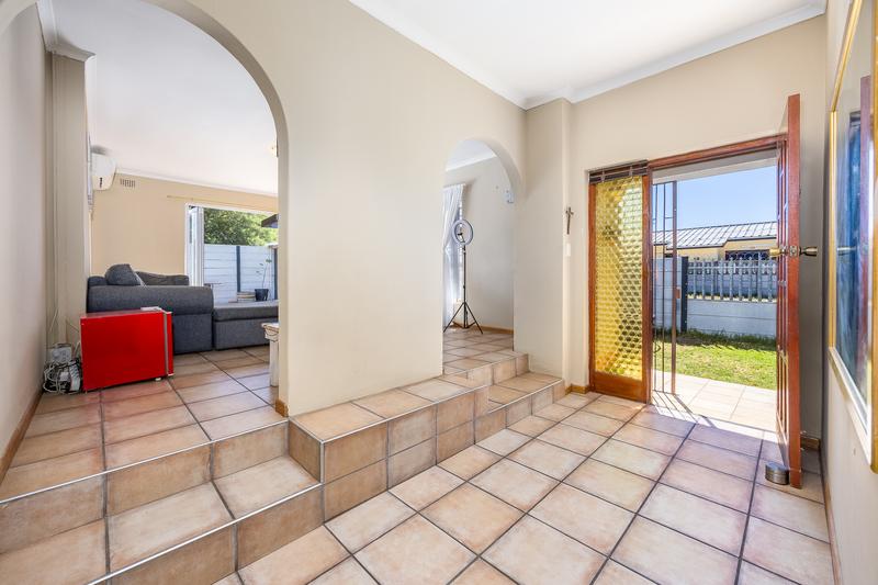 3 Bedroom Property for Sale in Peerless Park North Western Cape